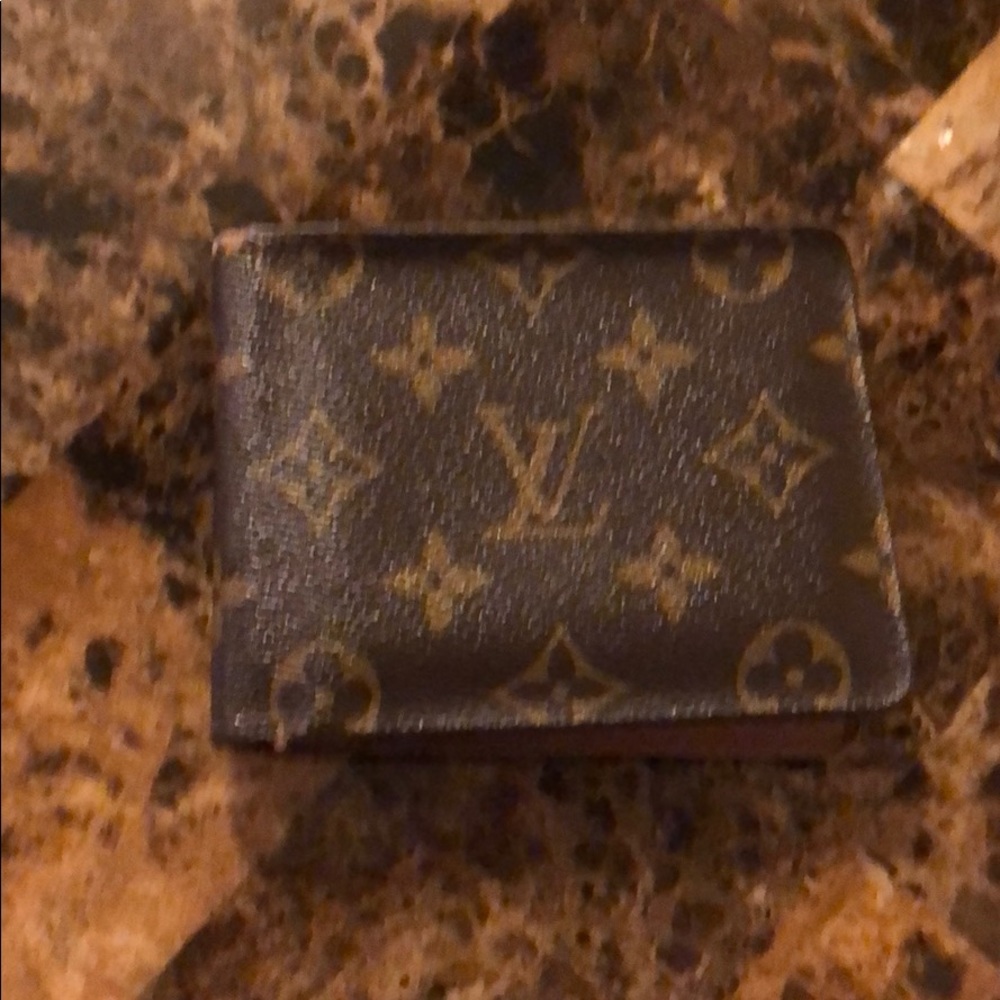 Authentic wallet